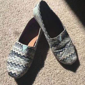 Toms Blue and Gray Zigzag Flats